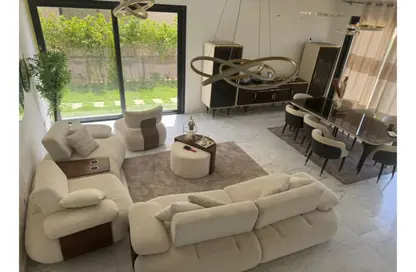 فيلا - 4 غرف نوم - 4 حمامات للايجار في كمبوند البروج - كمبوندات الشروق - مدينة الشروق - القاهرة