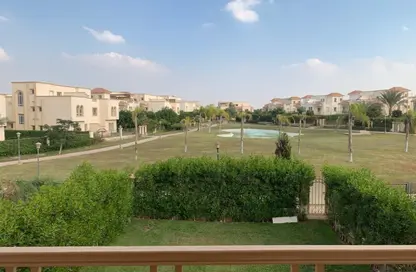Villa - 3 Bedrooms - 3 Bathrooms for rent in Street 10 - Greens - 6th District - Sheikh Zayed City - Giza