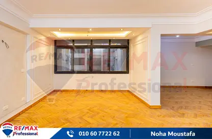 شقة - 2 غرف نوم - 1 حمام للبيع في شارع الاقبال - لوران - حي شرق - الاسكندرية