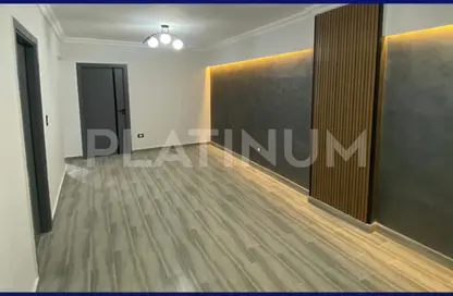 Apartment - 6 Bedrooms - 2 Bathrooms for sale in Gamal Abdel Nasser St. - El Mandara - Hay Than El Montazah - Alexandria