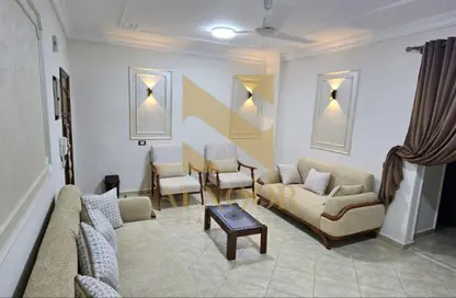Apartment - 2 Bedrooms - 1 Bathroom for rent in Al Shabab St. - 17th District - Sheikh Zayed City - Giza