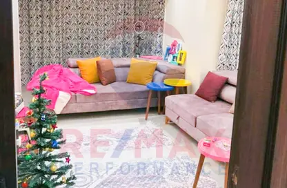 Apartment - 2 Bedrooms - 1 Bathroom for sale in Saeed Zou Al Fakar St. - Janaklees - Hay Sharq - Alexandria