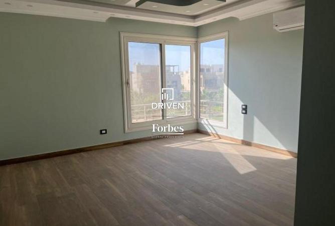 8304386 - Property Image 3