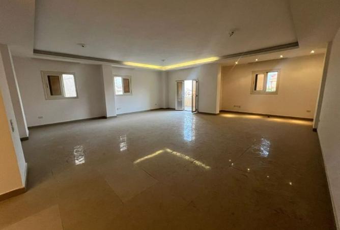 8321108 - Property Image 3