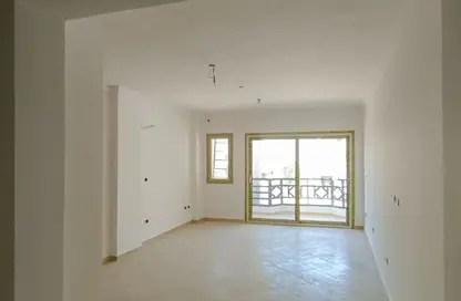 شاليه - 2 غرف نوم - 2 حمامات للبيع في إمارتس هايتس - قسم الضبعة - الساحل الشمالي