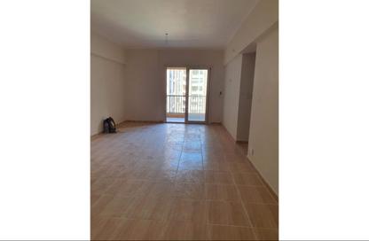 Apartment - 3 Bedrooms - 3 Bathrooms for sale in Capital East - Nasr City Compounds - Nasr City - Cairo