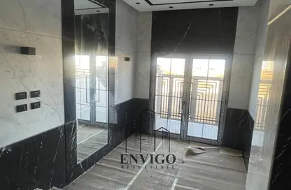 Apartment - 3 Bedrooms - 2 Bathrooms for sale in Bait Alwatan - The 5th Settlement - New Cairo City - Cairo