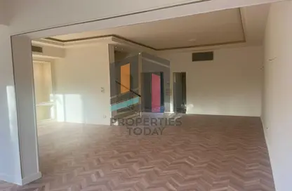 Townhouse - 3 Bedrooms - 3 Bathrooms for sale in Royal Meadows - Sheikh Zayed Compounds - Sheikh Zayed City - Giza
