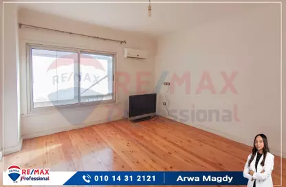 Apartment - 3 Bedrooms - 1 Bathroom for rent in Ahmed Othman St. - Zezenia - Hay Sharq - Alexandria