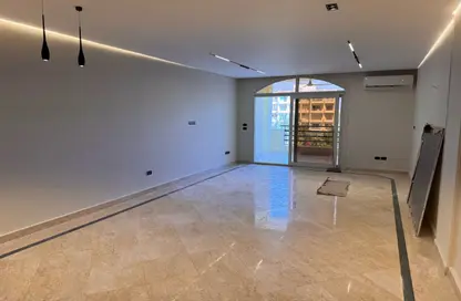 شقة - 3 غرف نوم - 2 حمامات للايجار في زايد 2000 - الحي الرابع - الشيخ زايد - الجيزة