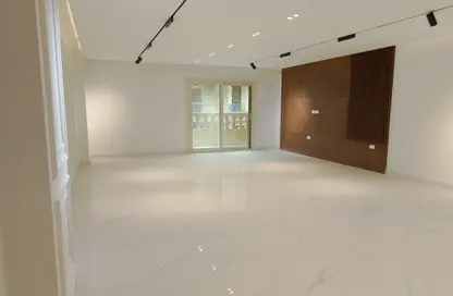 شقة - 3 غرف نوم - 3 حمامات للبيع في شارع غزه - المهندسين - الجيزة