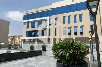 Shop - Studio - 2 Bathrooms for rent in One Golden Square Mall - The 5th Settlement - New Cairo City - Cairo