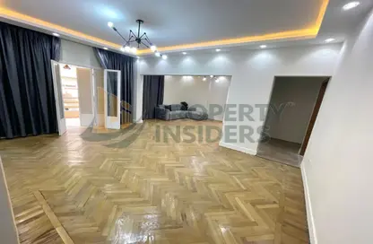 شقة - 3 غرف نوم - 2 حمامات للايجار في شارع عدن - المهندسين - الجيزة