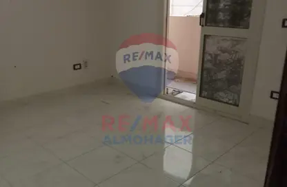 شقة - 3 غرف نوم - 2 حمامات للايجار في المستثمر الصغير - الحي العاشر - الشيخ زايد - الجيزة