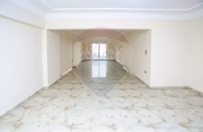 Apartment - 3 Bedrooms - 2 Bathrooms for rent in Al Geish Road - Glim - Hay Sharq - Alexandria