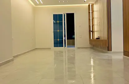 Apartment - 3 Bedrooms - 2 Bathrooms for sale in Gate 4 - Mena - Hadayek El Ahram - Giza