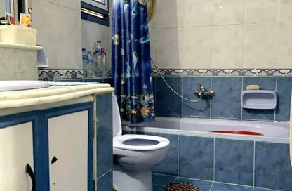 شقة - 3 غرف نوم - 2 حمامات للبيع في شارع النقيب شريف رمزى - الحضرة - حي وسط - الاسكندرية