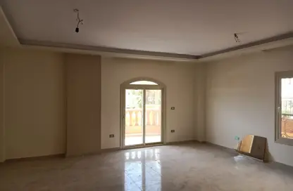 Apartment - 3 Bedrooms - 2 Bathrooms for rent in Area G - Ganoob El Acadimia - New Cairo City - Cairo