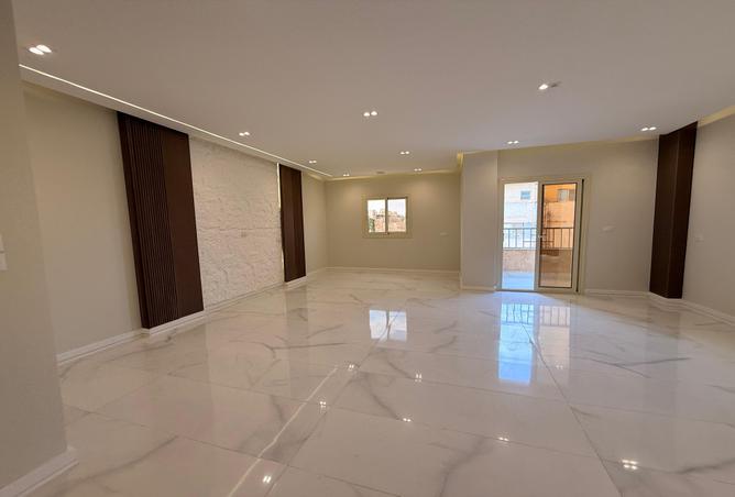 8325389 - Property Main Image