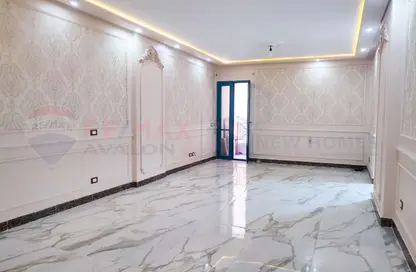 شقة - 3 غرف نوم - 2 حمامات للايجار في سموحة - حي شرق - الاسكندرية