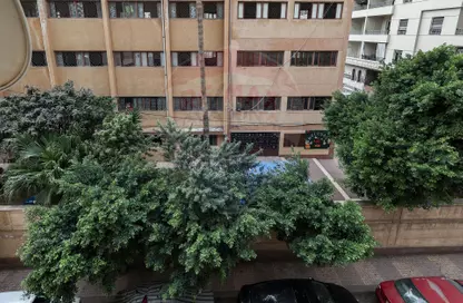 شقة - 4 غرف نوم - 2 حمامات للبيع في شارع محمد الاقبال - لوران - حي شرق - الاسكندرية