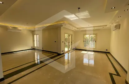 Villa - 3 Bedrooms - 4 Bathrooms for sale in Royal City - Sheikh Zayed Compounds - Sheikh Zayed City - Giza