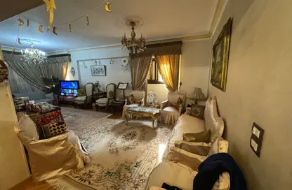 Apartment - 3 Bedrooms - 2 Bathrooms for sale in Fareek Awal Ali Amer St. - 6th Zone - Nasr City - Cairo