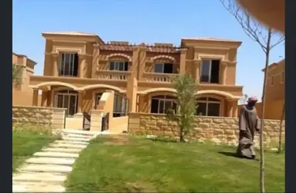 فيلا - 4 غرف نوم - 4 حمامات للبيع في رويال ميدوز - كمبوندات الشيخ زايد - الشيخ زايد - الجيزة