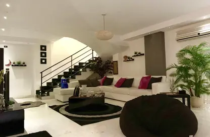 Duplex - 2 Bedrooms - 3 Bathrooms for rent in 10th District - Sheikh Zayed City - Giza