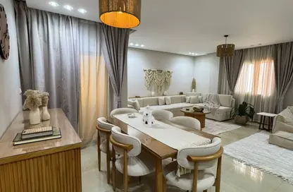 Apartment - 2 Bedrooms - 2 Bathrooms for sale in Street 19 - Al Hadaba Al Wosta - Mokattam - Cairo