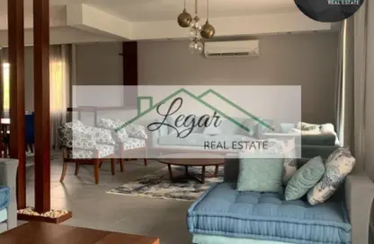 Villa - 3 Bedrooms - 3 Bathrooms for rent in Street 10 - Greens - 6th District - Sheikh Zayed City - Giza