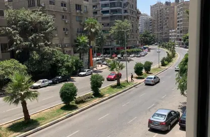 طابق كامل - استوديو - 4 حمامات للبيع في شارع جزيرة العرب (المهندس حسن حلمي) - المهندسين - الجيزة