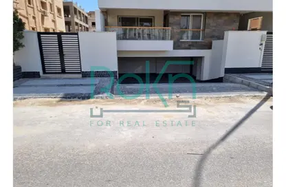 فيلا - 8 غرف نوم - 6 حمامات للايجار في طريق غرب سوميد - غرب سوميد - مدينة 6 أكتوبر - الجيزة