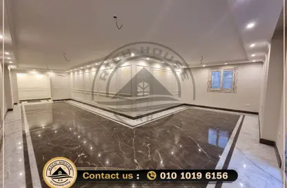 Apartment - 4 Bedrooms - 2 Bathrooms for rent in Madkhal Sharkt Al Nakhl Wa Al Handasa St. - Smouha - Hay Sharq - Alexandria