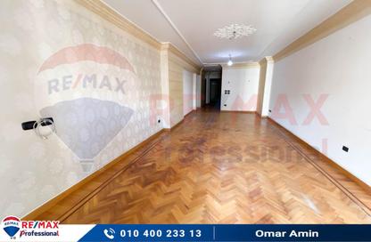 Apartment - 3 Bedrooms - 2 Bathrooms for rent in Mohamed Fawzy Moaz St. - Smouha - Hay Sharq - Alexandria