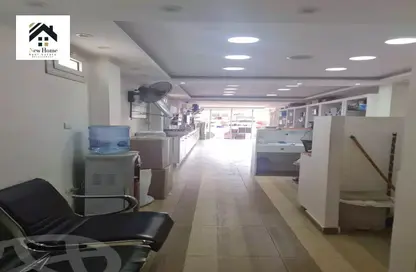محل تجاري - استوديو - 2 حمامات للبيع في المقطم - القاهرة