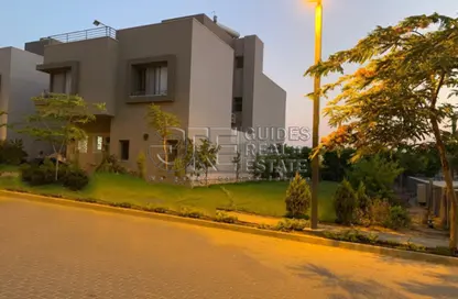 فيلا - 6 غرف نوم - 4 حمامات للايجار في كمبوند فيلدج جاردن القطامية - كمبوندات التجمع الخامس - التجمع الخامس - مدينة القاهرة الجديدة - القاهرة