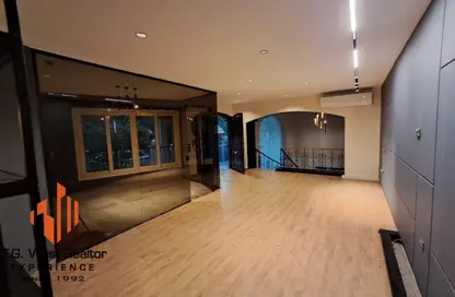 Office Space - Studio - 5 Bathrooms for rent in Street 11 - Maadi - Hay El Maadi - Cairo