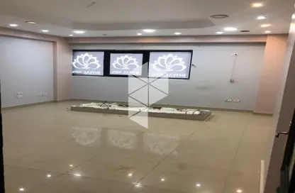 مساحات مكتبية - استوديو - 2 حمامات للبيع في 90 افينيو - المستثمرين الجنوبية - مدينة القاهرة الجديدة - القاهرة