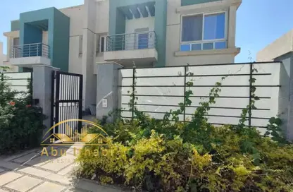 Villa - 4 Bedrooms - 3 Bathrooms for rent in Madinaty - Cairo