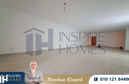 شقة - 3 غرف نوم - 2 حمامات للايجار في جراند فيو - سموحة - حي شرق - الاسكندرية