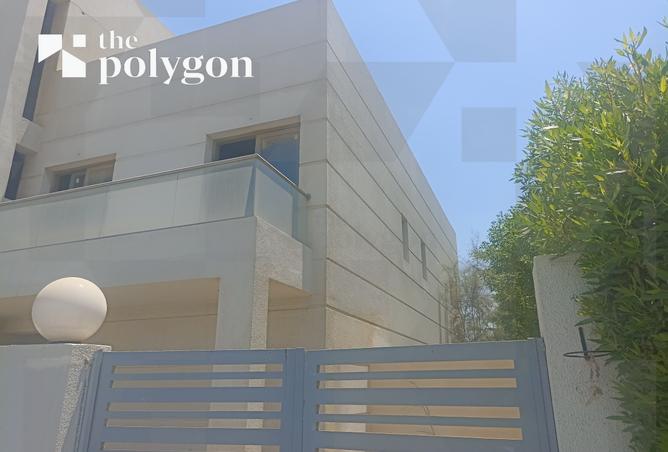 8260489 - Property Image 2