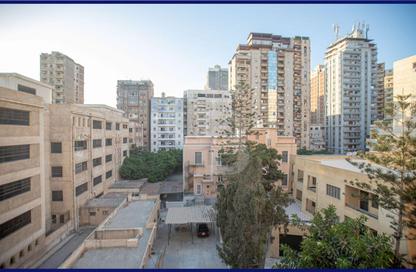 شقة - 3 غرف نوم - 2 حمامات للبيع في شارع الاقبال - لوران - حي شرق - الاسكندرية