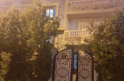 Villa - 7+ Bedrooms - 7 Bathrooms for sale in Zayed 2000 - 4th District - Sheikh Zayed City - Giza