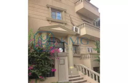 Full Floor - 5 Bedrooms - 3 Bathrooms for sale in Al Shouyfat St. - District 1 - The 5th Settlement - New Cairo City - Cairo