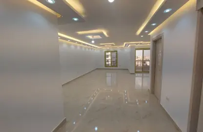 Apartment - 4 Bedrooms - 3 Bathrooms for sale in Ezz Al Din Taha St. - 1st Zone - Nasr City - Cairo