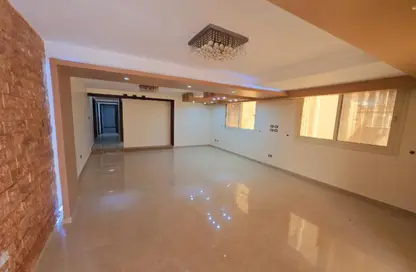 Apartment - 3 Bedrooms - 2 Bathrooms for rent in Zahraa El Maadi - Hay El Maadi - Cairo