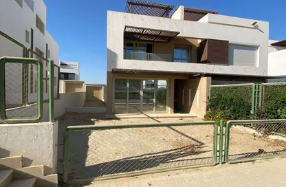 Villa - 4 Bedrooms - 5 Bathrooms for sale in Upville - Cairo Alexandria Desert Road - 6 October City - Giza