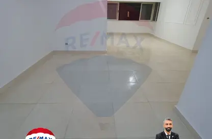 شقة - 2 غرف نوم - 1 حمام للبيع في مصطفي كامل - حي شرق - الاسكندرية