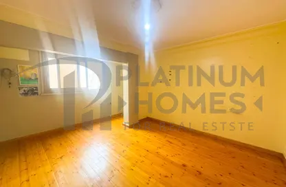 Apartment - 3 Bedrooms - 1 Bathroom for sale in Smouha - Hay Sharq - Alexandria